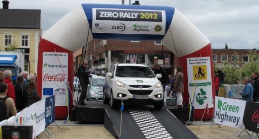 Hyundai ix35 na vodikove gorivne celice se je preizkusil na 2012 Zero Rally-u po Švedski in Norveški