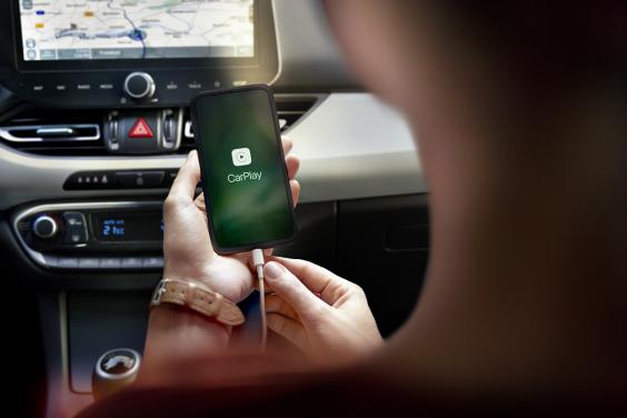 Storitvi Apple CarPlay™ in Android Auto™