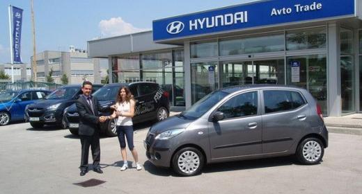Hyundai Avto Trade slavnostno predal i10 nagrajenki za najboljši slogan